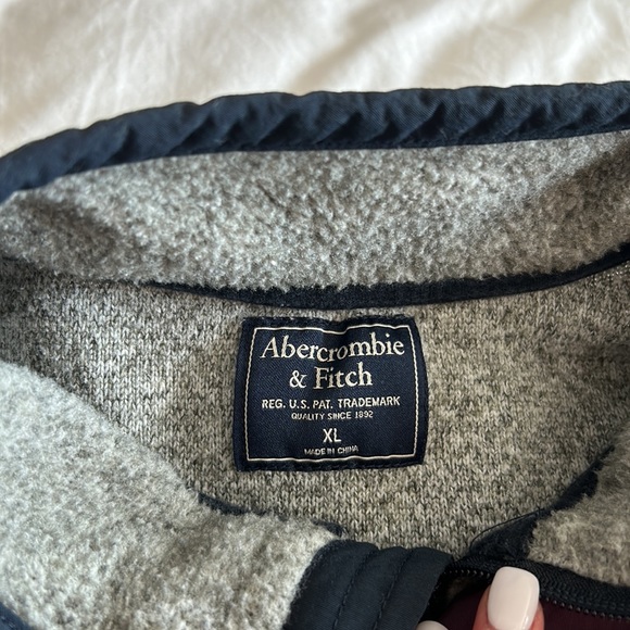 Abercrombie and Fitch Sherpa Fleece Half Zip - Picture 4 of 6